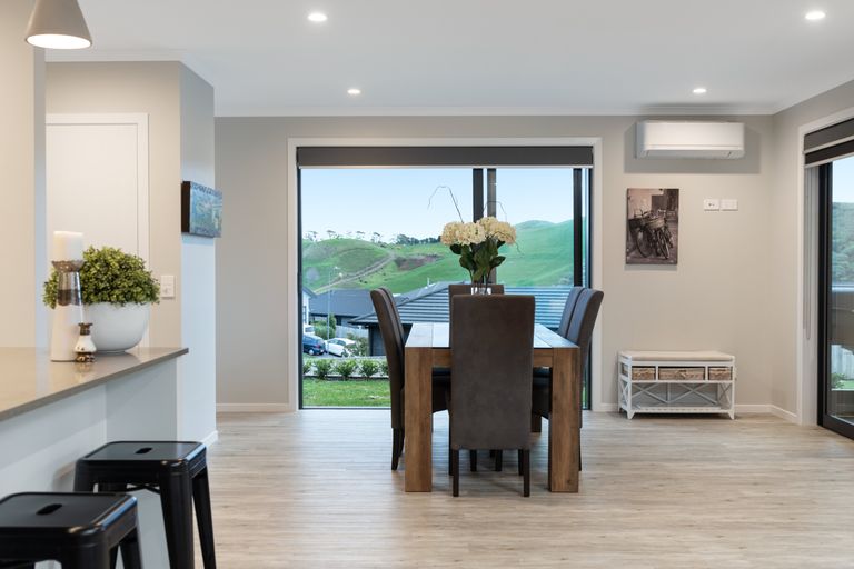 Photo of property in 2 Moira Close, Welcome Bay, Tauranga, 3175