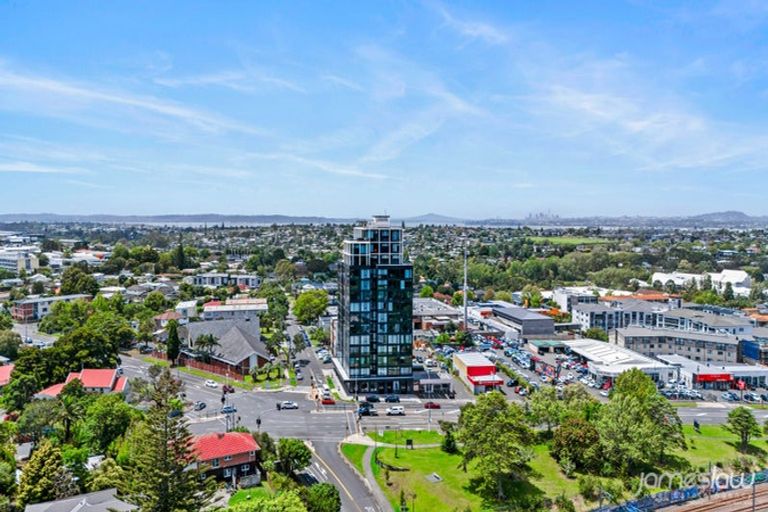 Photo of property in 205/1 Buscomb Avenue, Henderson, Auckland, 0610