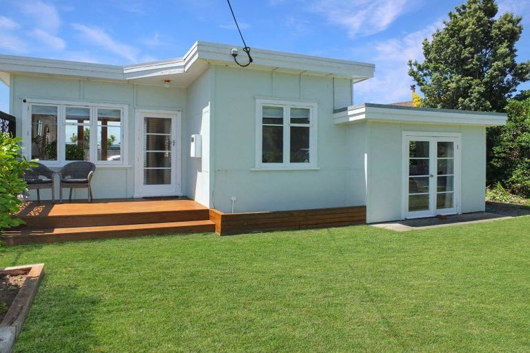Photo of property in 14 Carthew Terrace, Foxton Beach, Foxton, 4815
