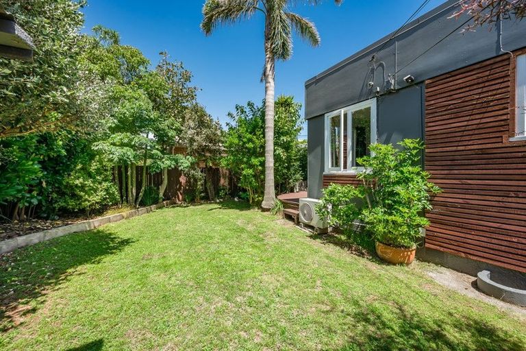 Photo of property in 3 Moa Road, Raumati Beach, Paraparaumu, 5032