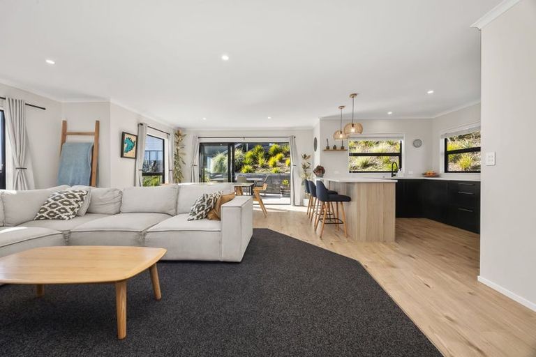 Photo of property in 82 Kotare Street, Waikanae, 5036