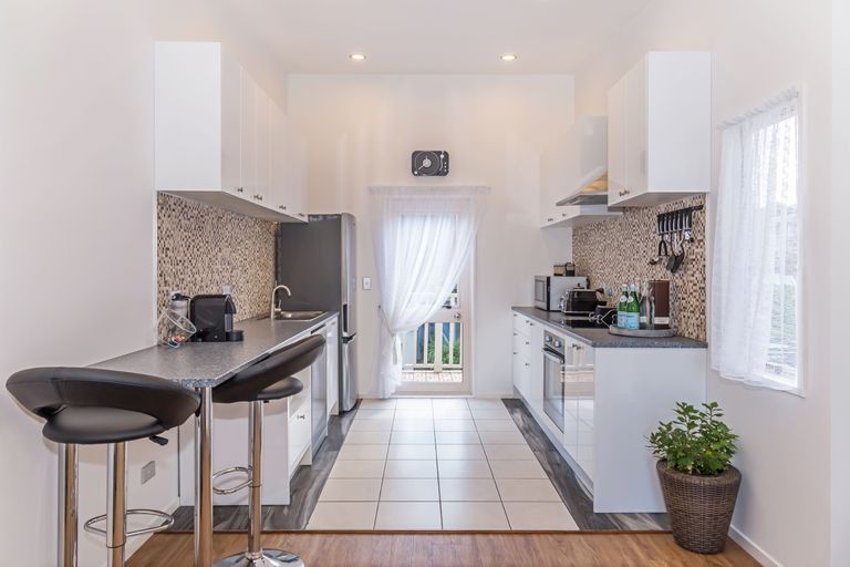 Photo of property in 1/206 Manuka Road, Bayview, Auckland, 0629