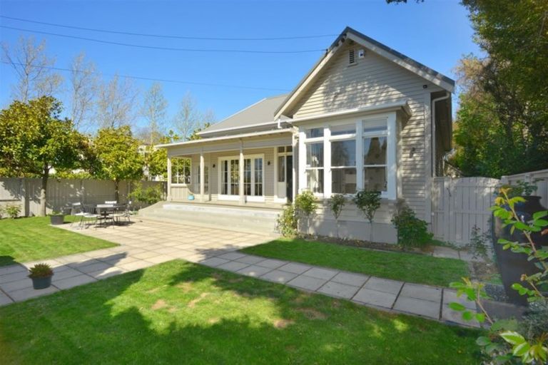 Photo of property in 18 Daresbury Lane, Fendalton, Christchurch, 8014