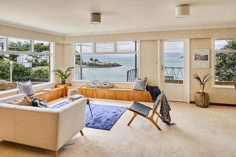 Photo of property in 100 Evans Bay Parade, Roseneath, Wellington, 6021