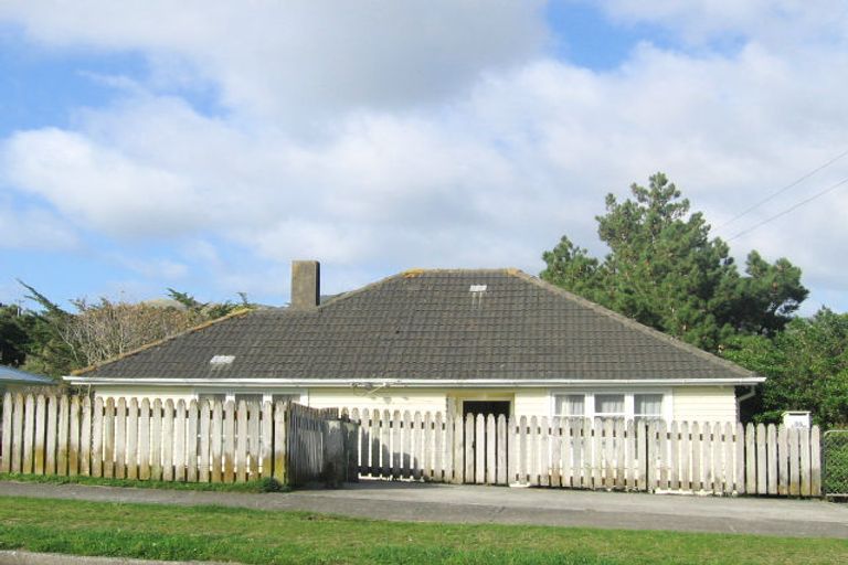 Photo of property in 33 Dorset Grove, Cannons Creek, Porirua, 5024