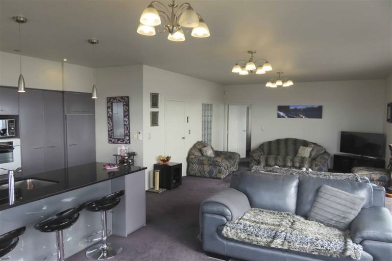 Photo of property in 86 Marine Parade, Bluff, 9814