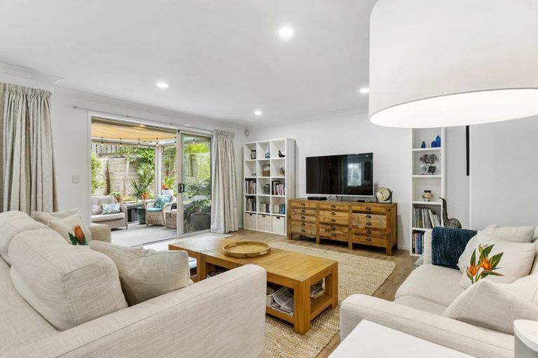 Photo of property in 15 Waldorf Crescent, Orewa, 0931