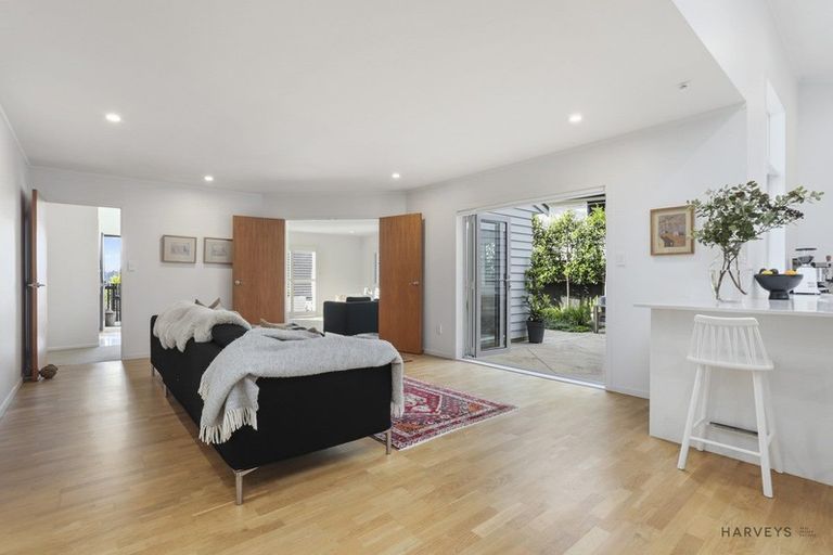 Photo of property in 32 Chamari Close, Titirangi, Auckland, 0604