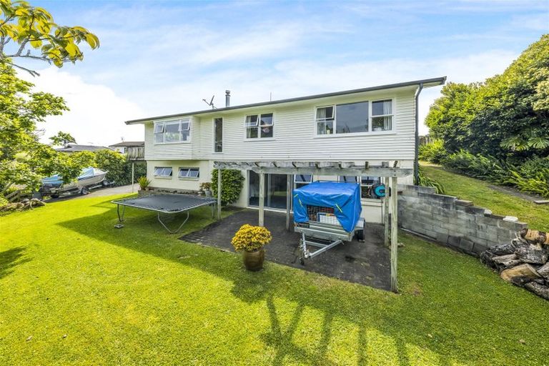 Photo of property in 28 Bert Wilson Place, Cockle Bay, Auckland, 2014