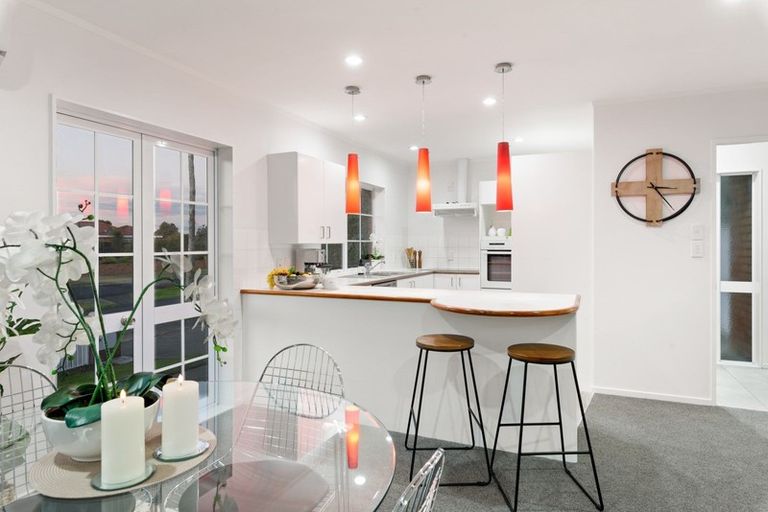 Photo of property in 198 Lakeside Drive, Orewa, 0931