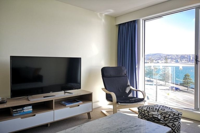 Photo of property in The Capital, 370 Oriental Parade, Oriental Bay, Wellington, 6011