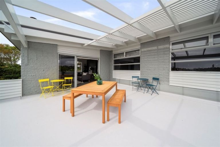 Photo of property in 10 Montana Place, Merrilands, New Plymouth, 4312