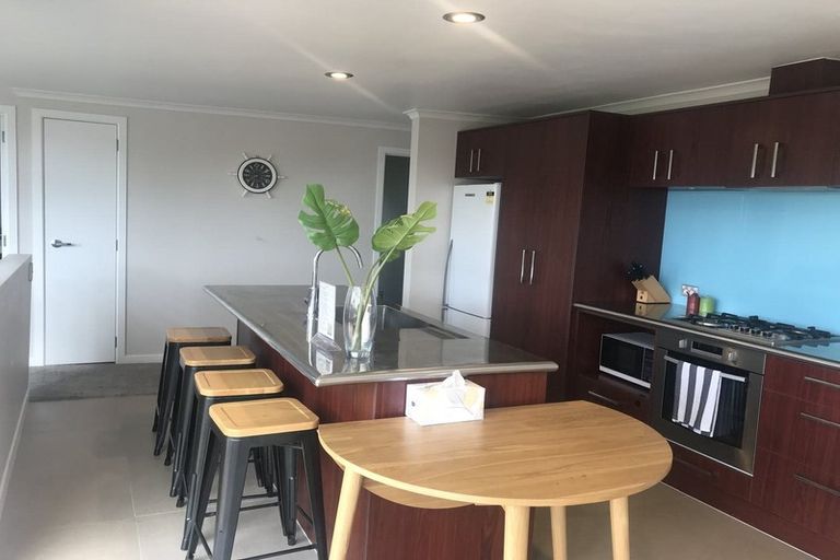 Photo of property in 24 Kiteroa Terrace, Rothesay Bay, Auckland, 0630