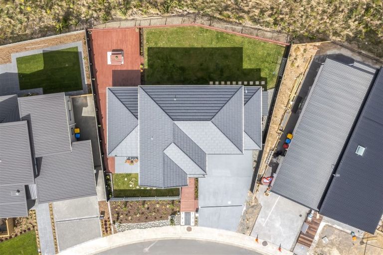 Photo of property in 11 Rotorua Grove, Aotea, Porirua, 5024