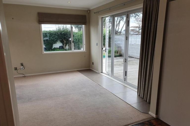 Photo of property in 98 Fulford Street, New Plymouth, 4310