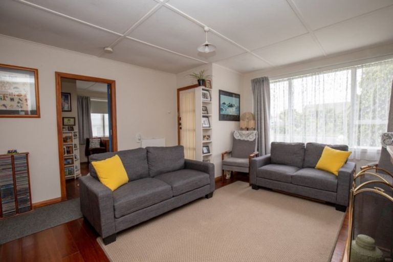 Photo of property in 15 Hayward Road, Ngatea, 3503