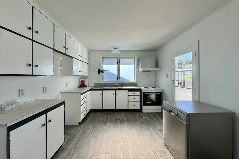 Photo of property in 16 Carole Crescent, Pakuranga, Auckland, 2010