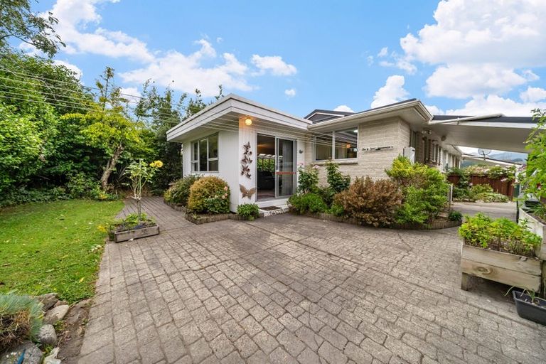 Photo of property in 2/7 Harvard Grove, Totara Park, Upper Hutt, 5018