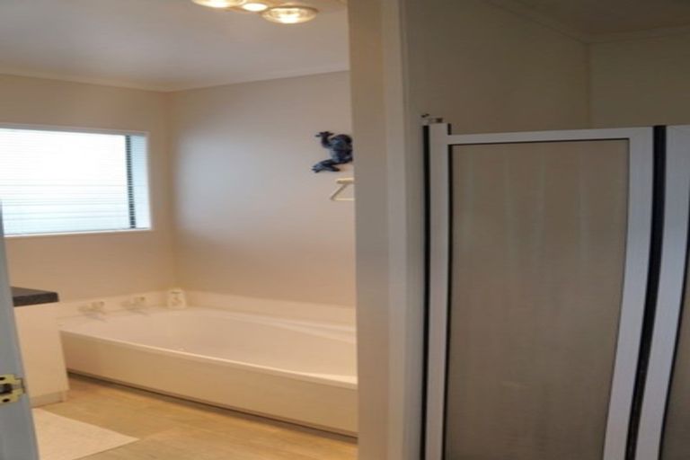 Photo of property in 30 Manaia View Road, One Tree Point, 0118