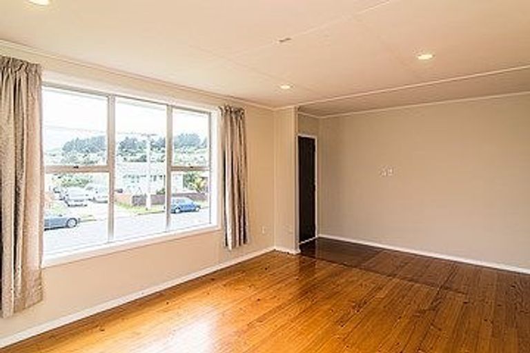 Photo of property in 6 Swansea Street, Cannons Creek, Porirua, 5024