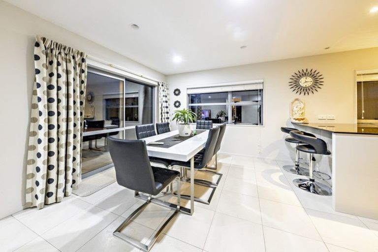 Photo of property in 34 Pickaberry Avenue, Karaka, Papakura, 2113