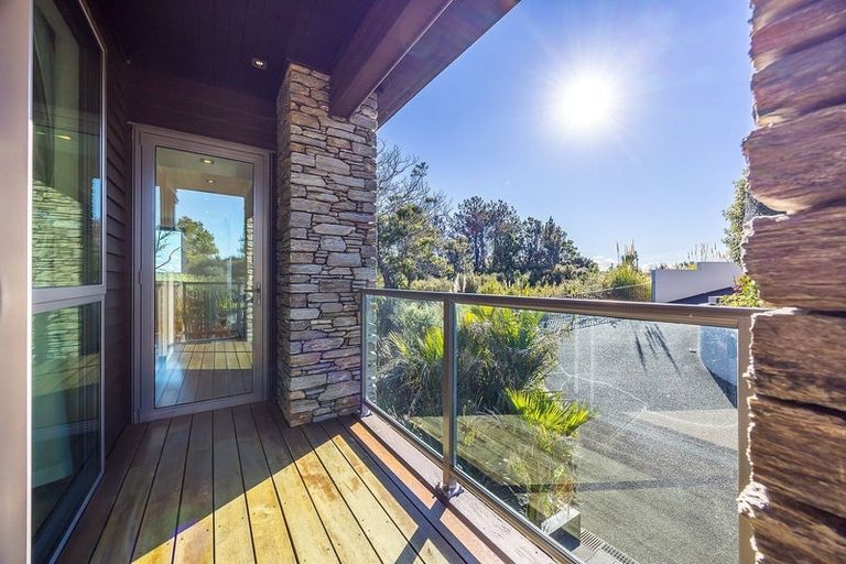 Photo of property in 106 Hillcrest Road, Hatfields Beach, Orewa, 0931