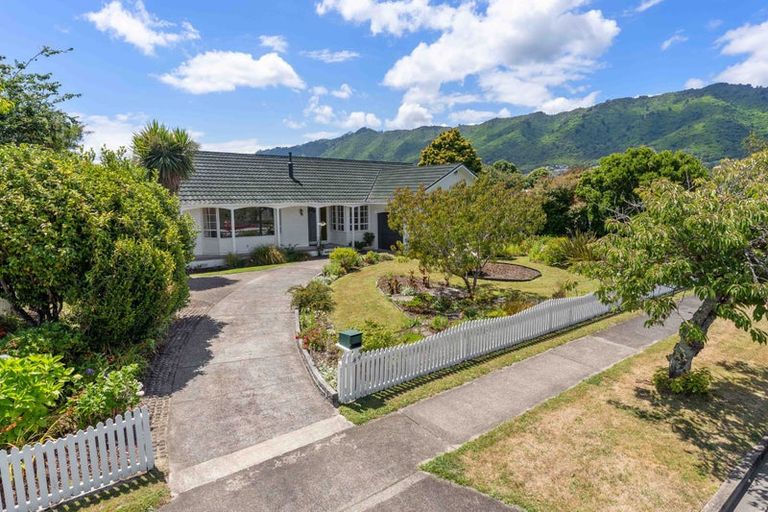 Photo of property in 49 Sylvan Avenue, Waikanae, 5036