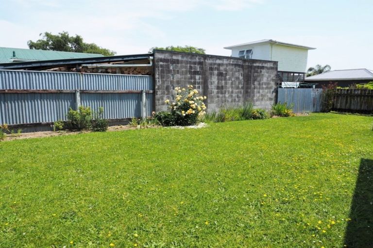 Photo of property in 6 Selwyn Street, Levin, 5510