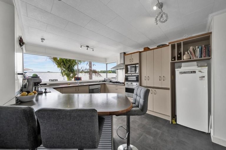 Photo of property in 12 Russell Drive, Oakura, 4314