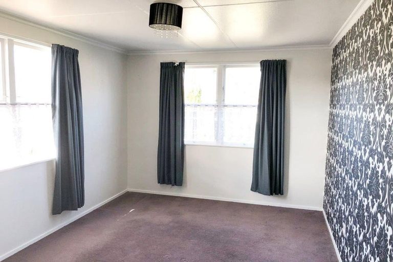 Photo of property in 70 Sedcole Street, Pahiatua, 4910