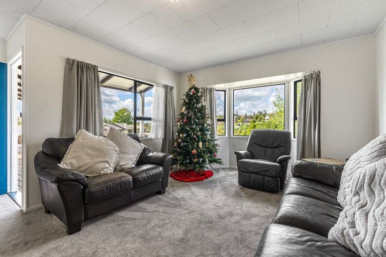 Photo of property in 50 Athena Drive, Totara Vale, Auckland, 0629