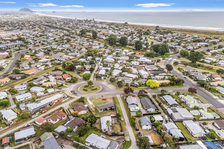 Photo of property in 5b Lyn Grove, Papamoa Beach, Papamoa, 3118