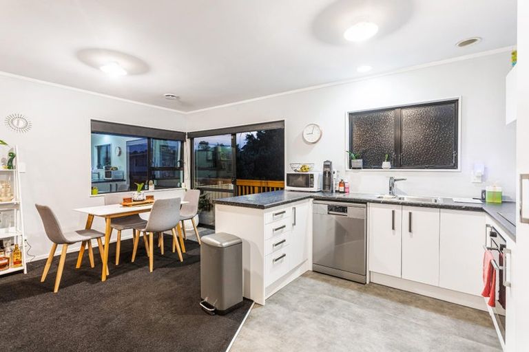 Photo of property in 59 Reynella Drive, Massey, Auckland, 0614