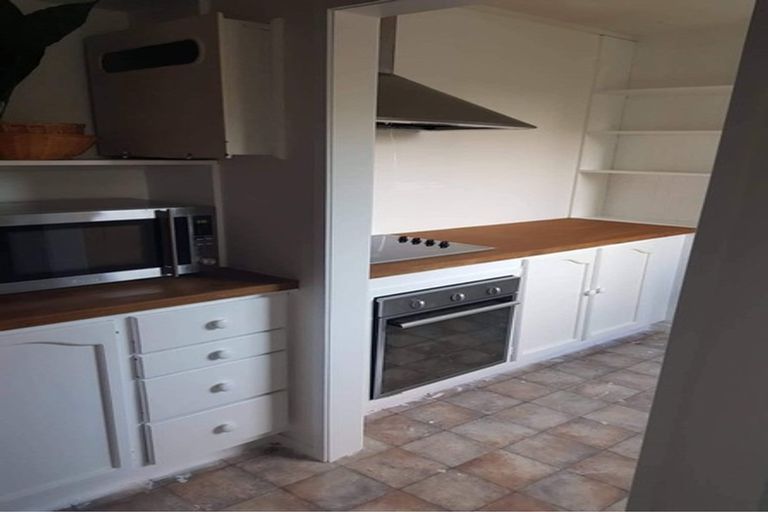 Photo of property in 130 Cliff View Drive, Green Bay, Auckland, 0604