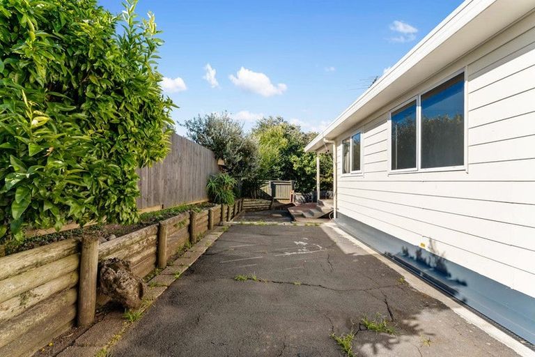 Photo of property in 1/14 Chislehurst Street, Henderson, Auckland, 0612