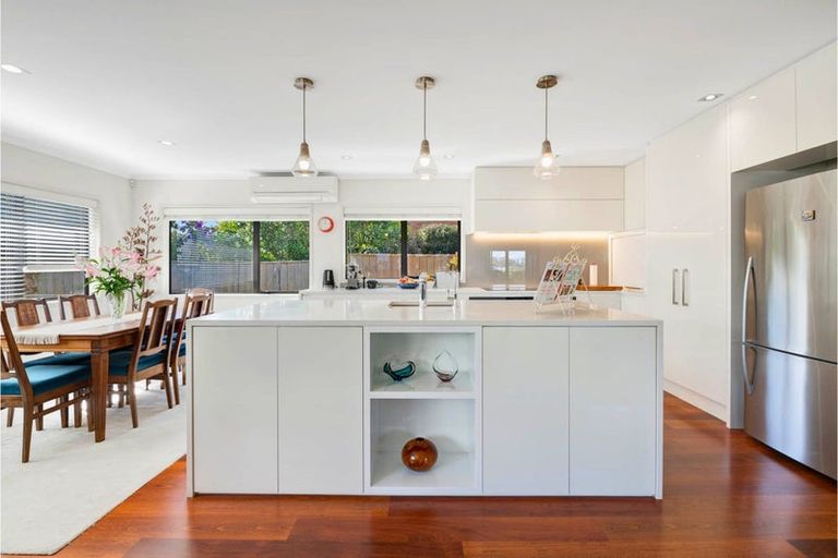 Photo of property in 14 Seamount Drive, Red Beach, 0932