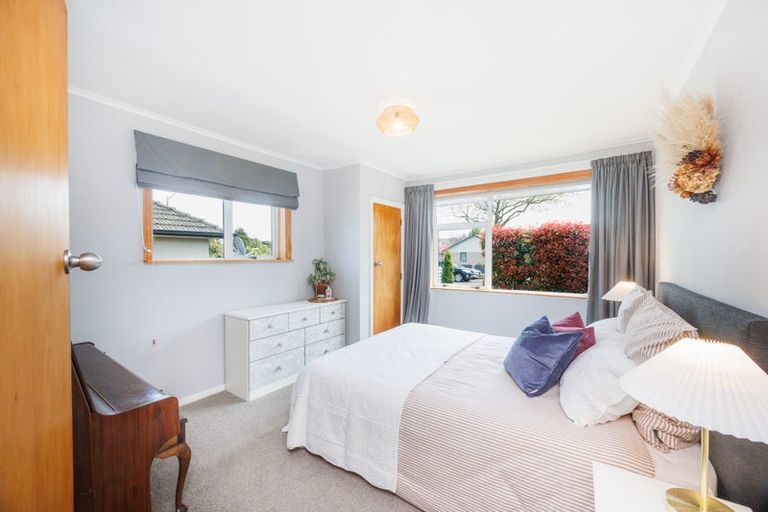 Photo of property in 2 Belfast Place, Roslyn, Palmerston North, 4414