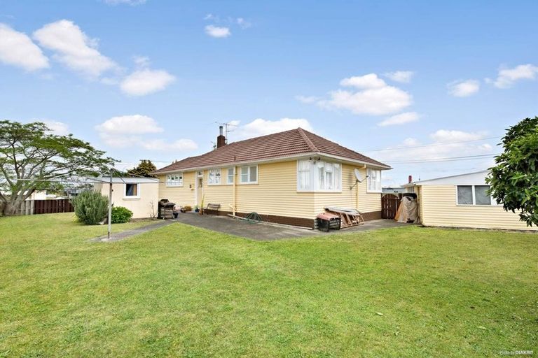 Photo of property in 2 Old Wairoa Road, Papakura, 2110