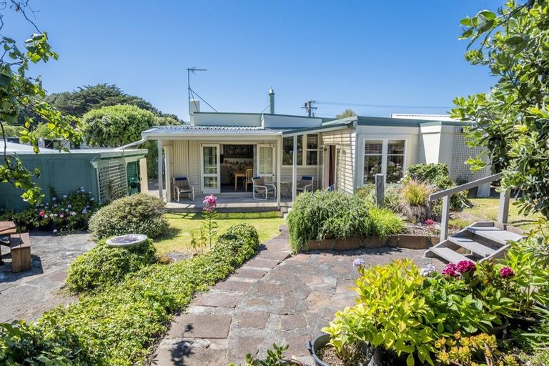 Photo of property in 5 Kapiti Lane, Otaki Beach, Otaki, 5512
