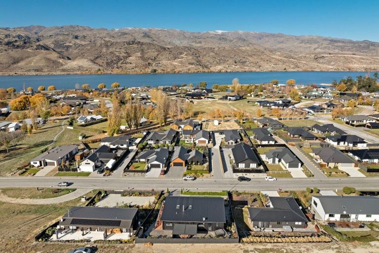 Photo of property in 45 Stratford Drive, Mount Pisa, Cromwell, 9383