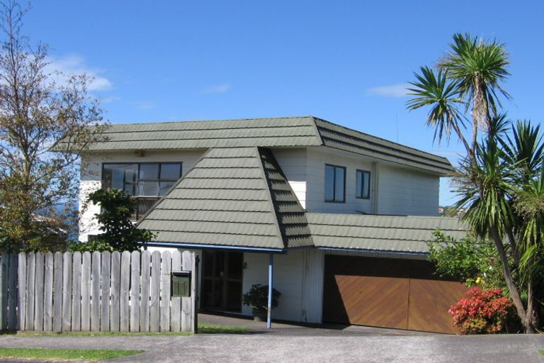 Photo of property in 17 Orchard Road, Browns Bay, Auckland, 0630