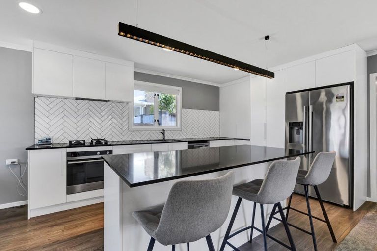 Photo of property in 132 Govett Avenue, Frankleigh Park, New Plymouth, 4310