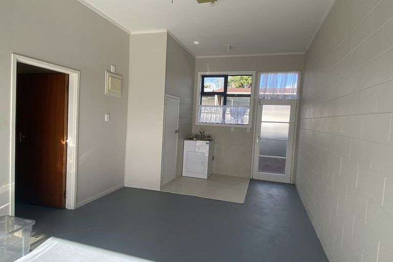 Photo of property in 114 Te Atatu Road, Te Atatu South, Auckland, 0610