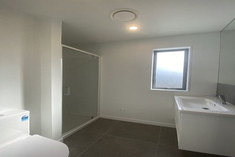 Photo of property in 1 Ara Paiwhenua, Tawa, Wellington, 5028