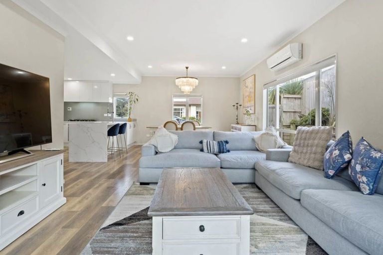 Photo of property in 10 Mission Heights Drive, Flat Bush, Auckland, 2016