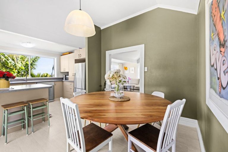 Photo of property in 14 Colenso Avenue, Hospital Hill, Napier, 4110