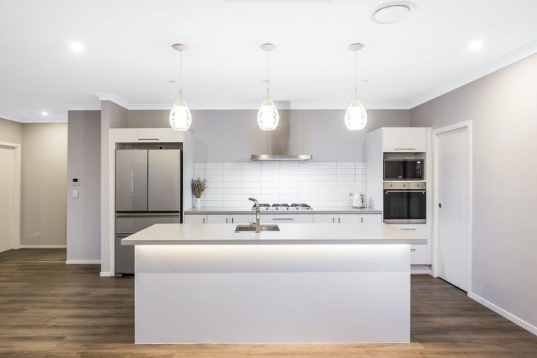 Photo of property in 65 Queen Charlotte Drive, Aotea, Porirua, 5024