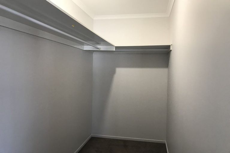 Photo of property in 16 Andover Way, Goodwood Heights, Auckland, 2105