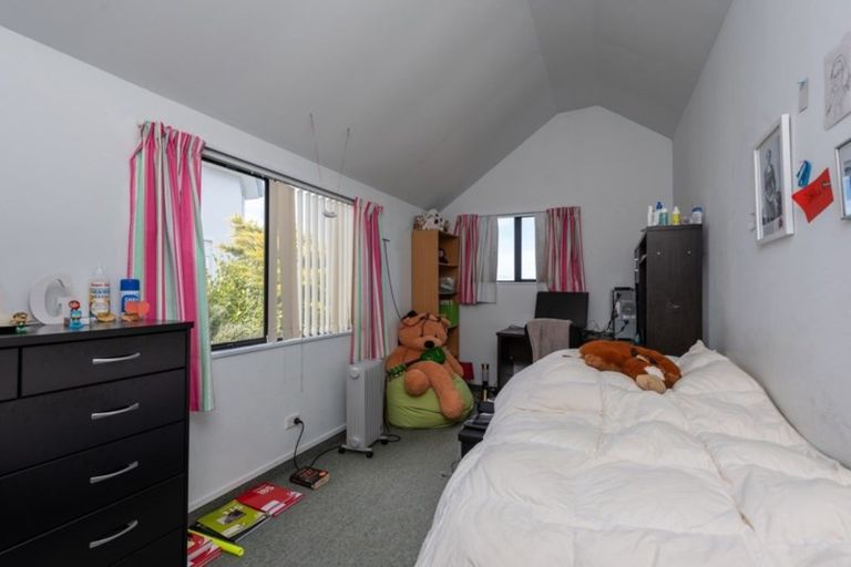 Photo of property in 2b Paratu Way, Strathmore Park, Wellington, 6022