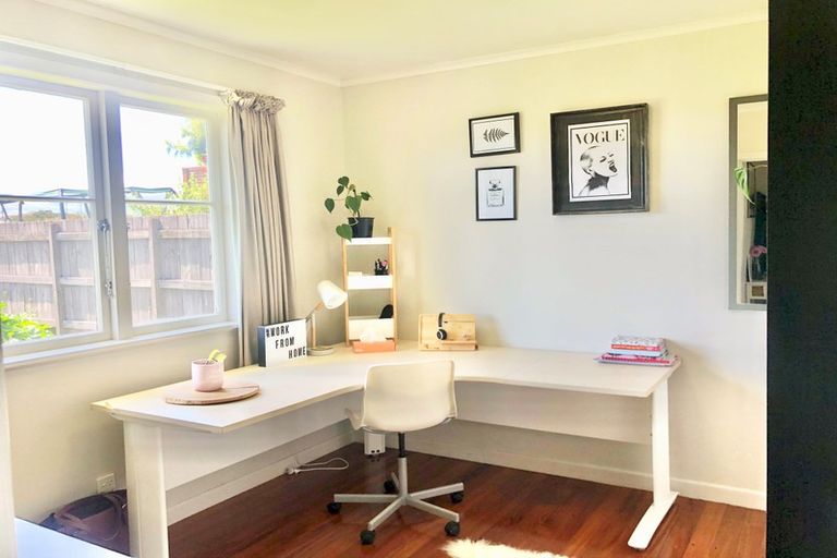 Photo of property in 5 Duncan Avenue, Te Atatu South, Auckland, 0610